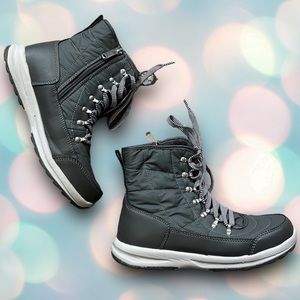 Weatherproof Women’s Grey Faux Fur Winter Ankle Snow Boots Size 8